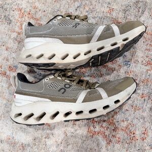 On Cloud Men’s Size 8